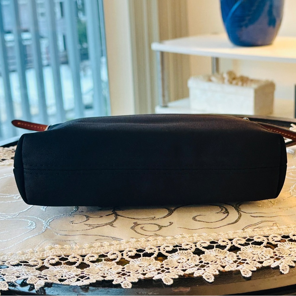 🦆Dooney & Bourke Nylon Pouchette Crossbody Bag, Black (NWOT) - Picture 5 of 7